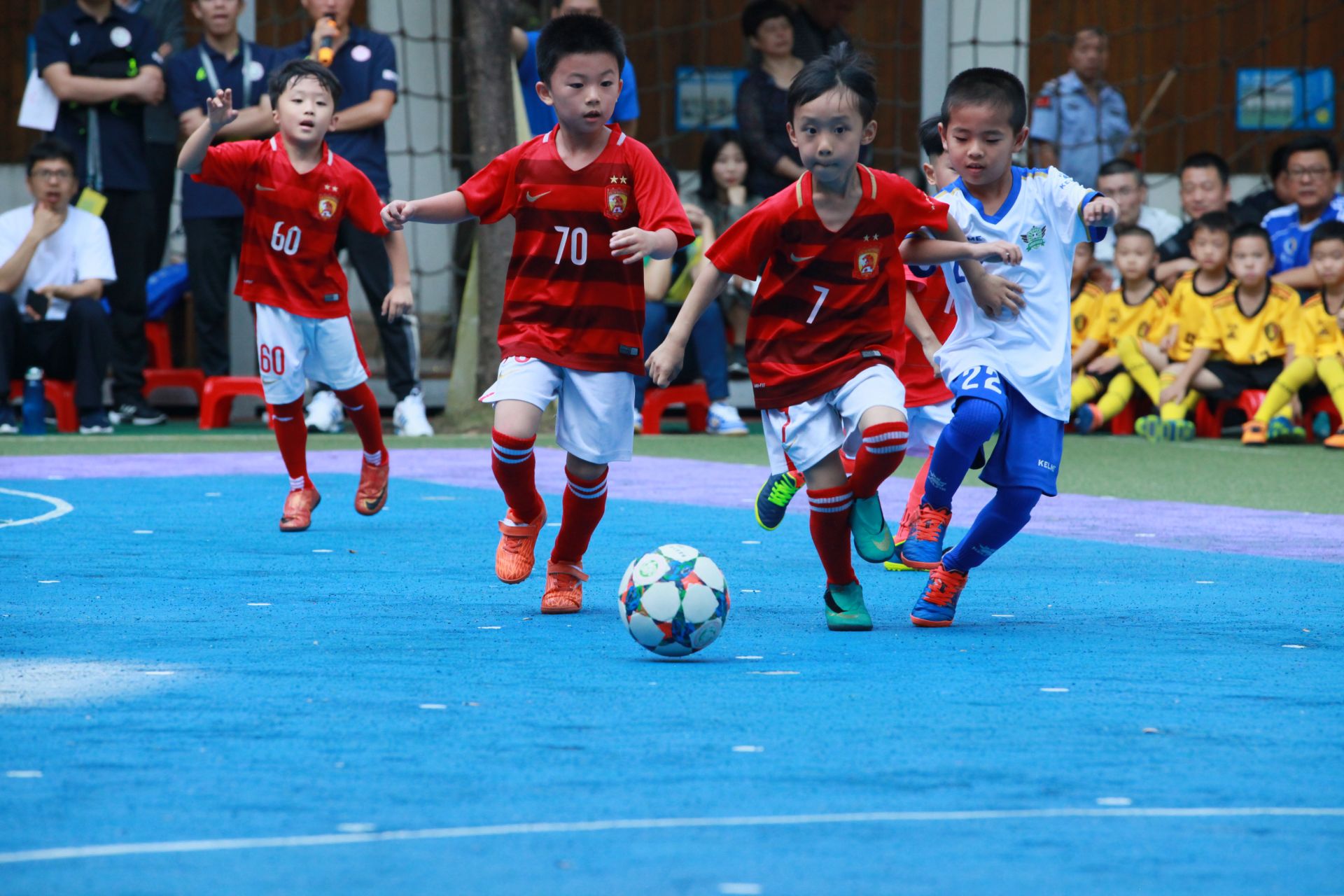 迪洛伦佐：德布劳内是笔重要的引援，他刚来时我们都很好奇他（迪洛伦佐：德布劳内是关键引援，初来时我们对他充满好奇）