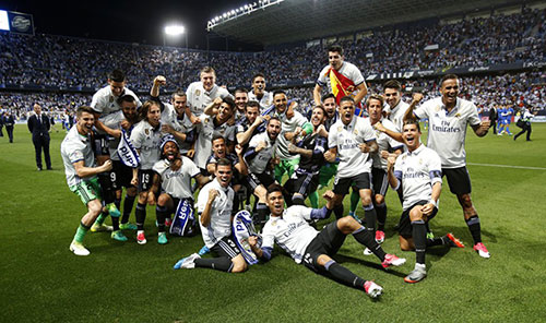 埃因霍温主帅：斯洛特会扭转局面，利物浦需要捏合优秀的球员（埃因霍温主帅：看好斯洛特力挽狂澜，利物浦需尽快磨合精英阵容）